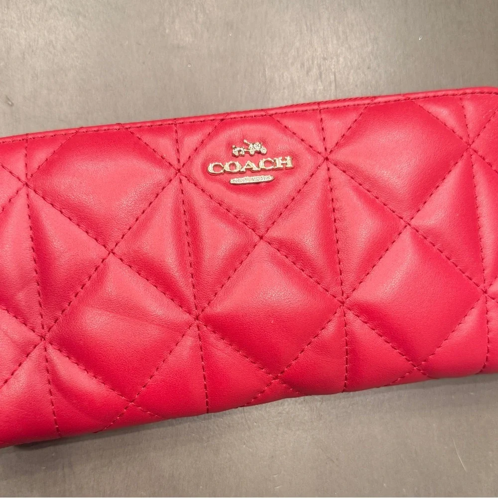 Authentic Coach Quilted Red Wallet - Picture 1 of 10